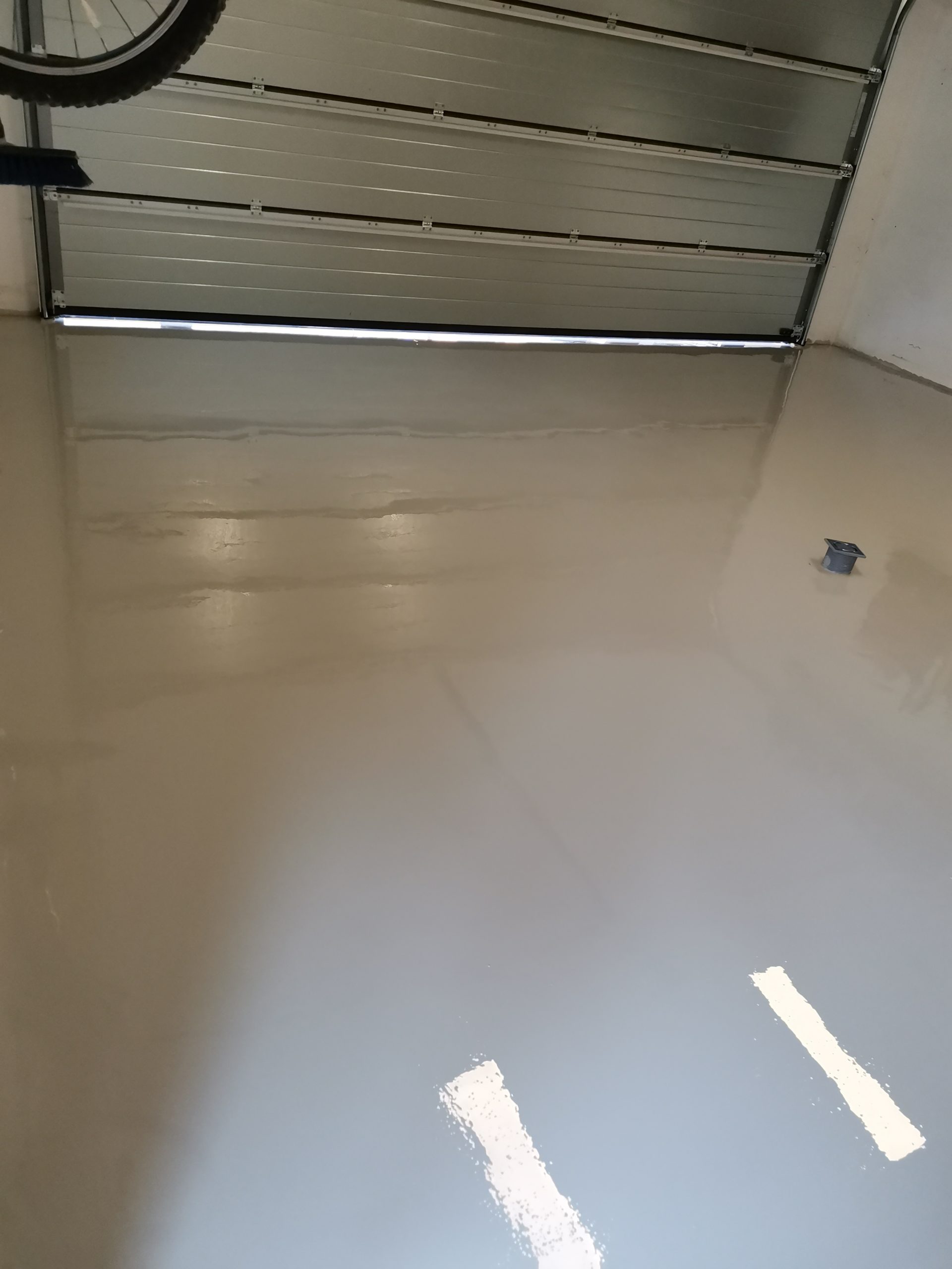 Tükörpadló_családi ház garázsában 2